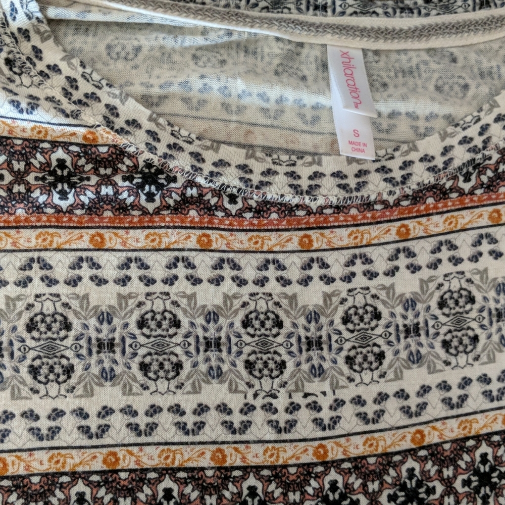 Patterned top - Picture 2 of 3